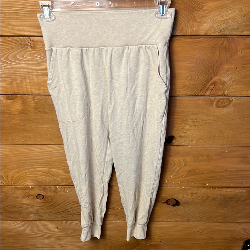 Nike Women’s Cream Jogger Pants Md Capri Pockets Thick Material Workout Athletic